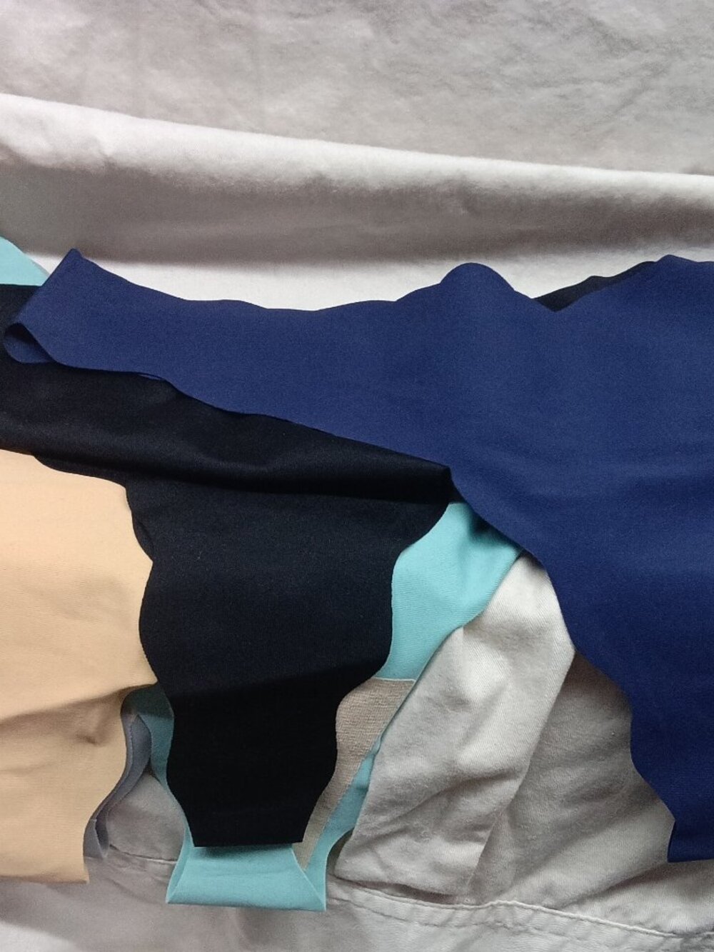 NWT LADIES THONG PANTIES 6 PACK ASSORTED COLORS (*001- FOR OFFICE USE ONLY)